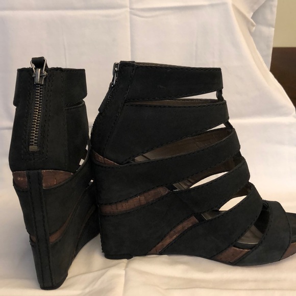 Women’s shoes - Picture 2 of 3